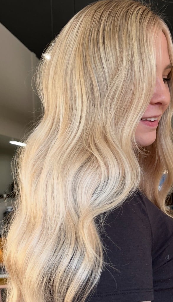 Mid-Back Ash Blonde With Lowlights, Wavy Mid-Back Ash Blonde With Lowlights, Wavy — Trendy Old Money Blonde