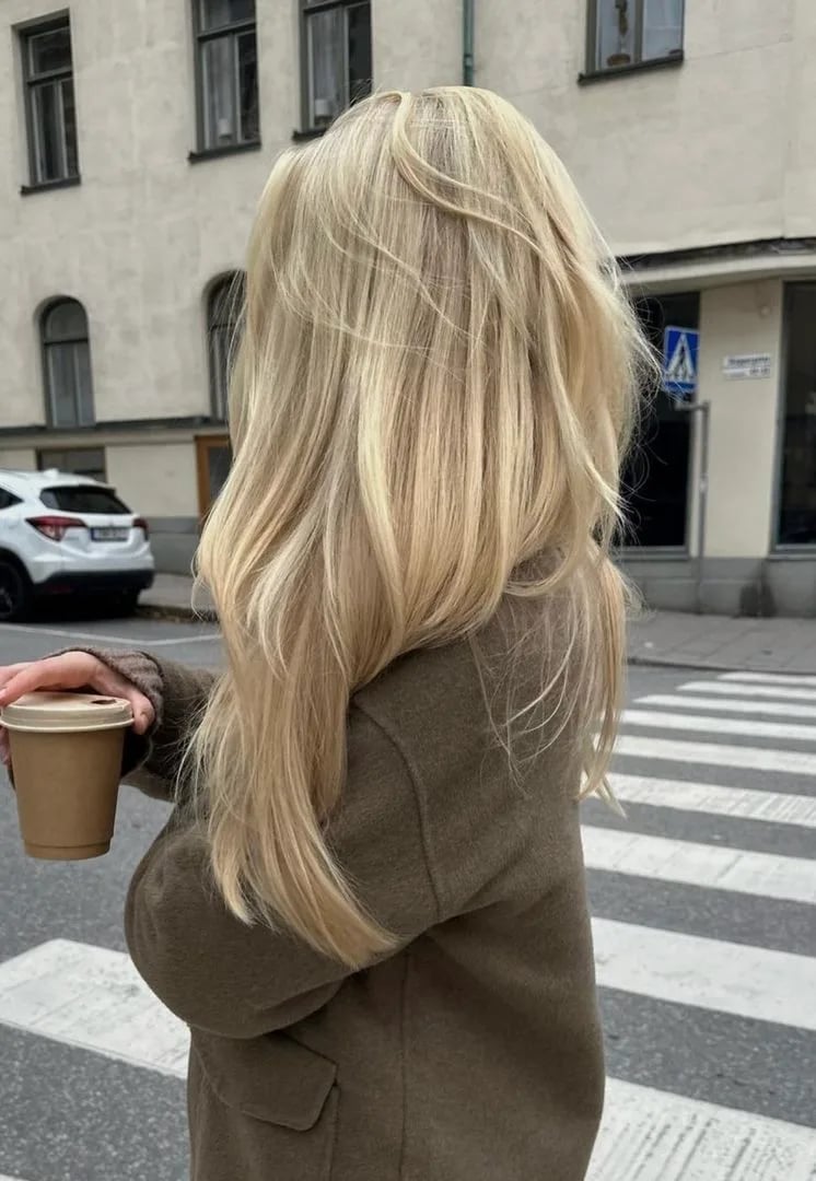 Mid-Back Ash Blonde With Curtain Bangs Mid-Back Ash Blonde With Curtain Bangs — Trendy Old Money Blonde