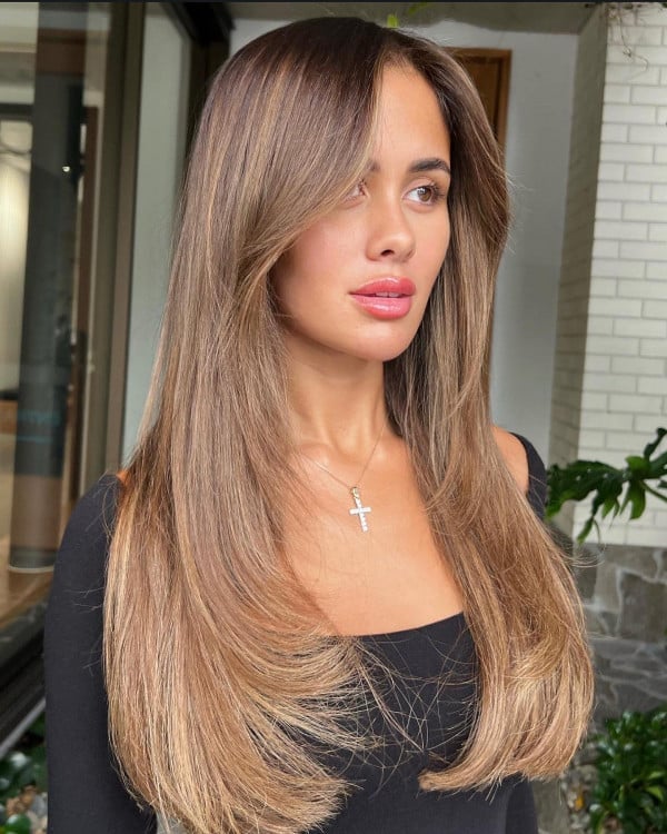 Chin Length Ash Blonde Bob With Curtain Bangs Chin Length Ash Blonde Bob With Curtain Bangs — Trendy Old Money Blonde