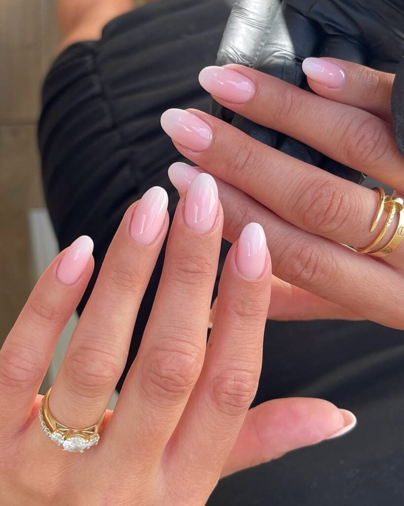 Short Oval Pink to White Ombre Glossy Short Oval Pink to White Ombre Glossy — Trendy Old Money Nails