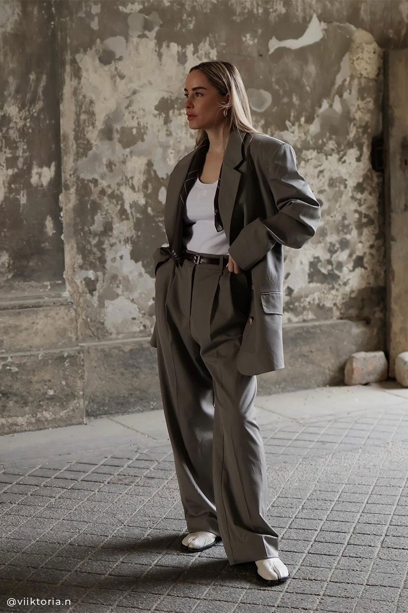 Grey Oversized Linen Blend Suit with Tabi Flats Grey Oversized Linen Blend Suit with Tabi Flats — Trendy Old Money Outfits