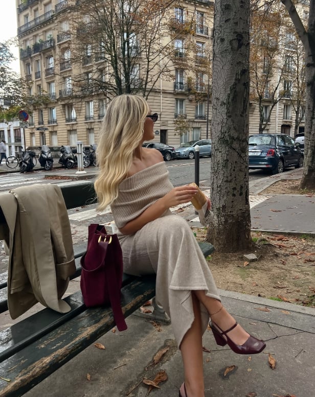 Beige Knit Set with Off-The-Shoulder Top and Burgundy Tote Bag Beige Knit Set with Off-The-Shoulder Top and Burgundy Tote Bag — Trendy Old Money Outfits