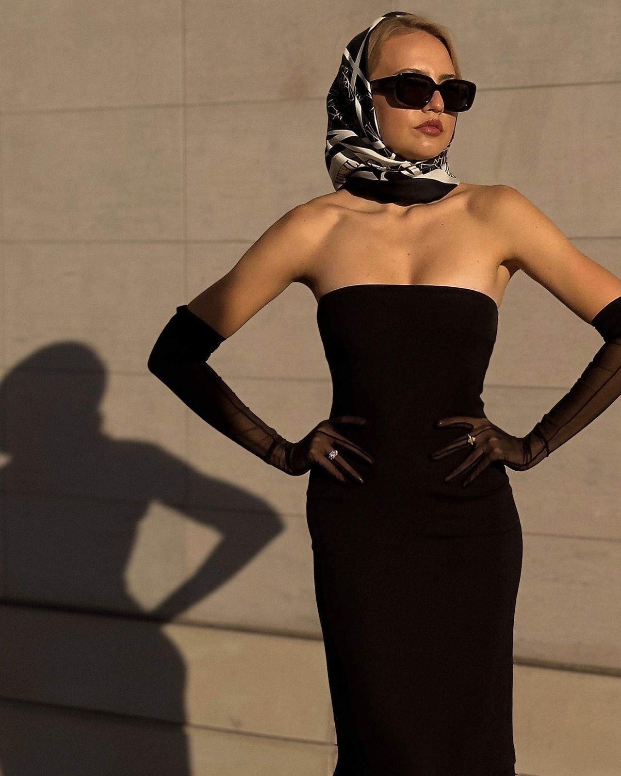 Black Strapless Gown with Opera Gloves, Close-Up Take Black Strapless Gown with Opera Gloves, Close-Up Take — Trendy Old Money Outfits