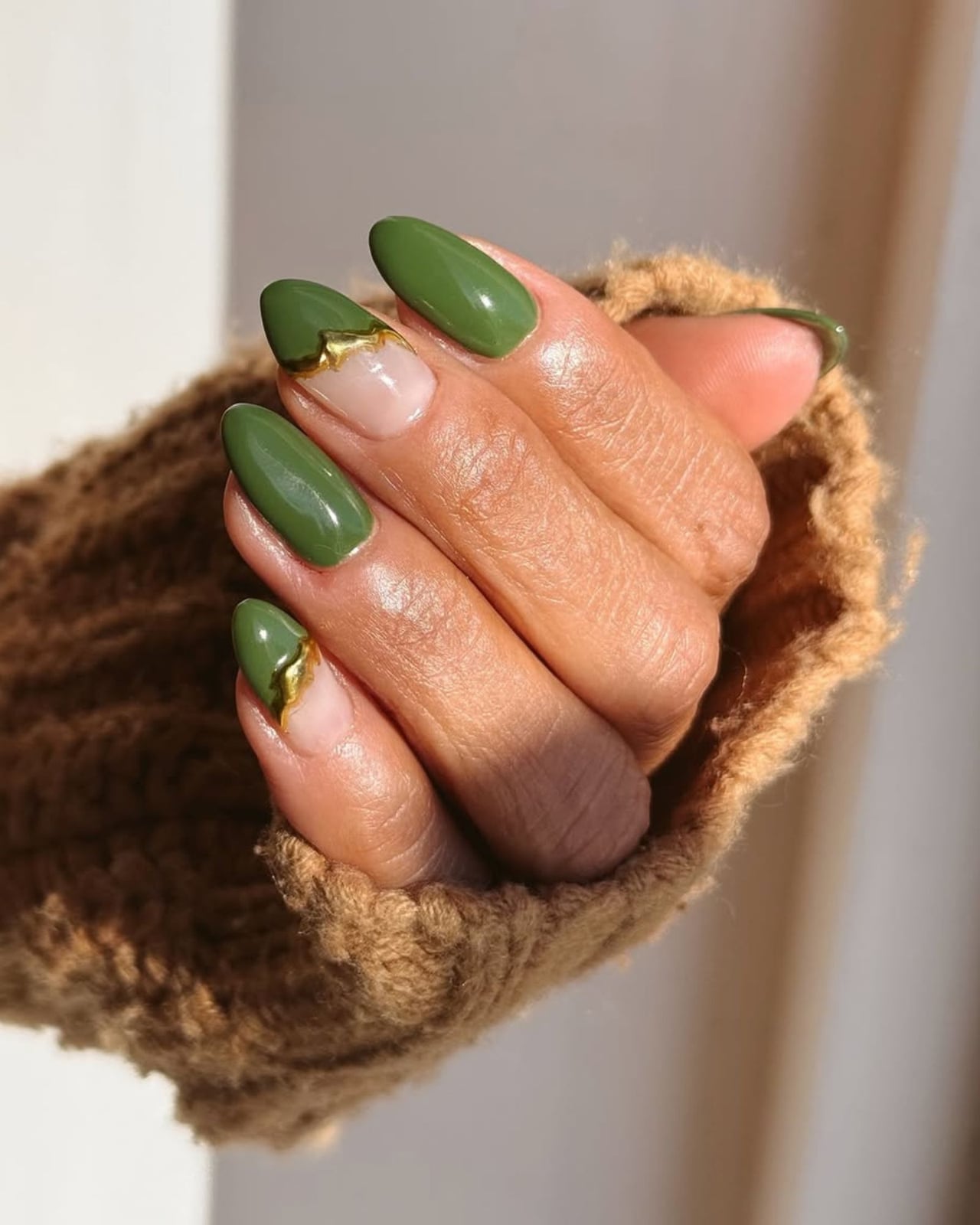 Olive Green Gold Foil Short Almond Nails — Trendy Olive Green Nails