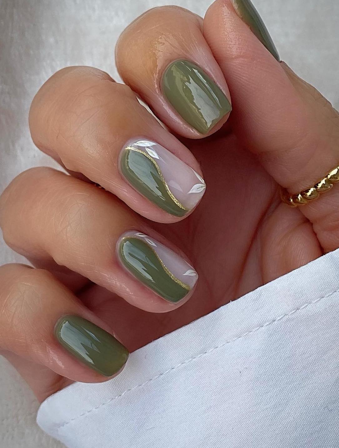 Nude Olive Green Gold Abstract Line Short Oval Nails — Trendy Olive Green Nails