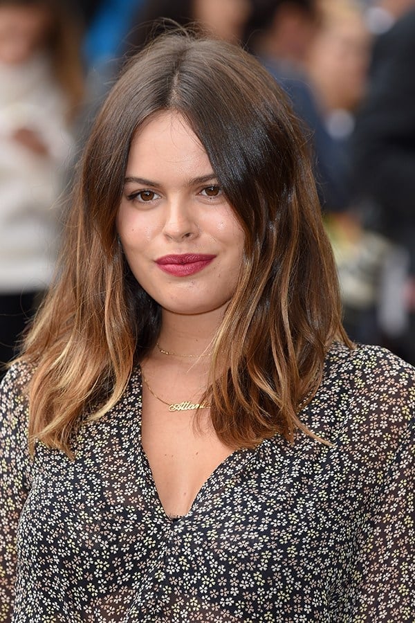 Collarbone Layers Dark Brown To Caramel Blonde Ombre With Loose Waves Collarbone Layers Dark Brown To Caramel Blonde Ombre With Loose Waves — Trendy Ombre Hair Color
