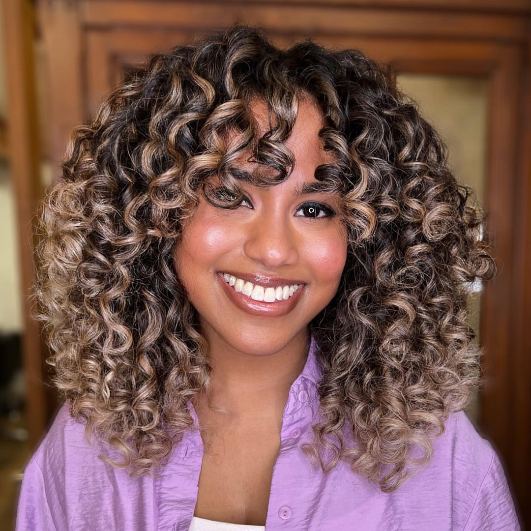 Shoulder Layers Dark Brown To Ash Blonde Ombre Shoulder Layers Dark Brown To Ash Blonde Ombre — Trendy Ombre Hair Color