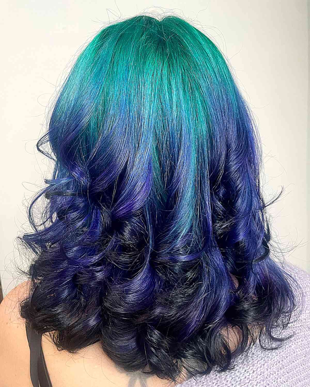 Mid-Back Curls Teal To Black Ombre Mid-Back Curls Teal To Black Ombre — Trendy Ombre Hair Color