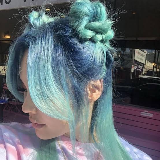 Mid-Back Layers Blue And Teal Ombre Mid-Back Layers Blue And Teal Ombre — Trendy Ombre Hair Color
