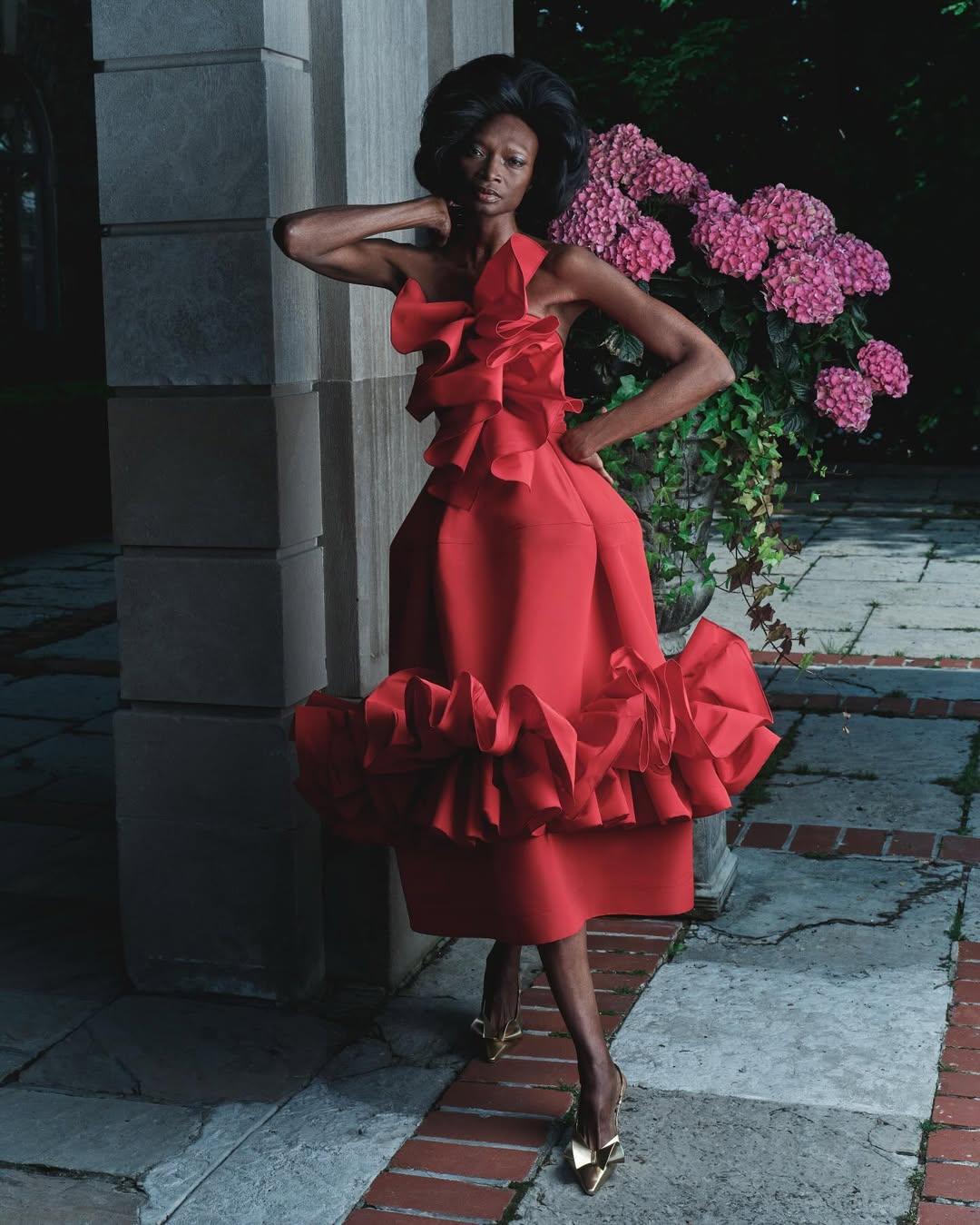 Dramatic Red One-Shoulder Dress with Voluminous Ruffles Dramatic Red One-Shoulder Dress with Voluminous Ruffles — Trendy Opera Outfits