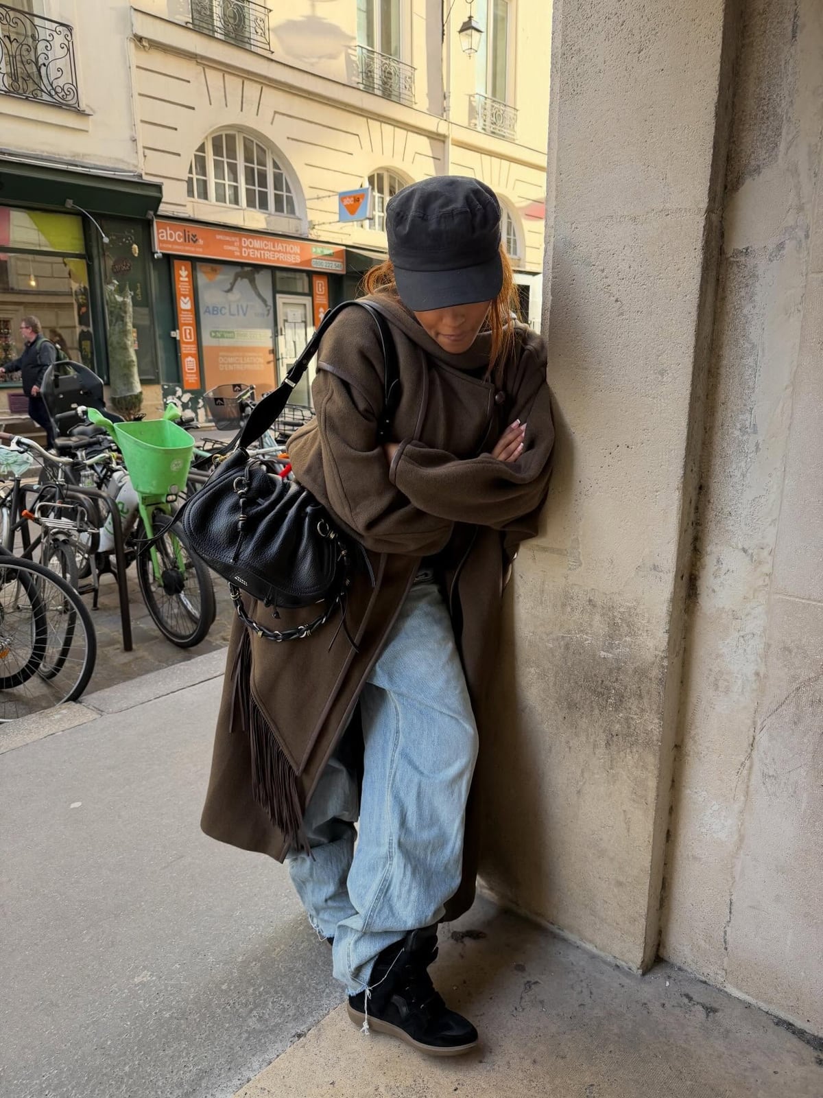 Oversized Brown Coat with Fringe Detail and Baggy Jeans Oversized Brown Coat with Fringe Detail and Baggy Jeans — Trendy Outfit Ideas