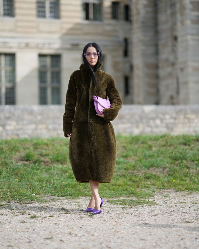 Olive Green Faux Fur Coat with Purple Heels and Pink Handbag Olive Green Faux Fur Coat with Purple Heels and Pink Handbag — Trendy Outfit Ideas