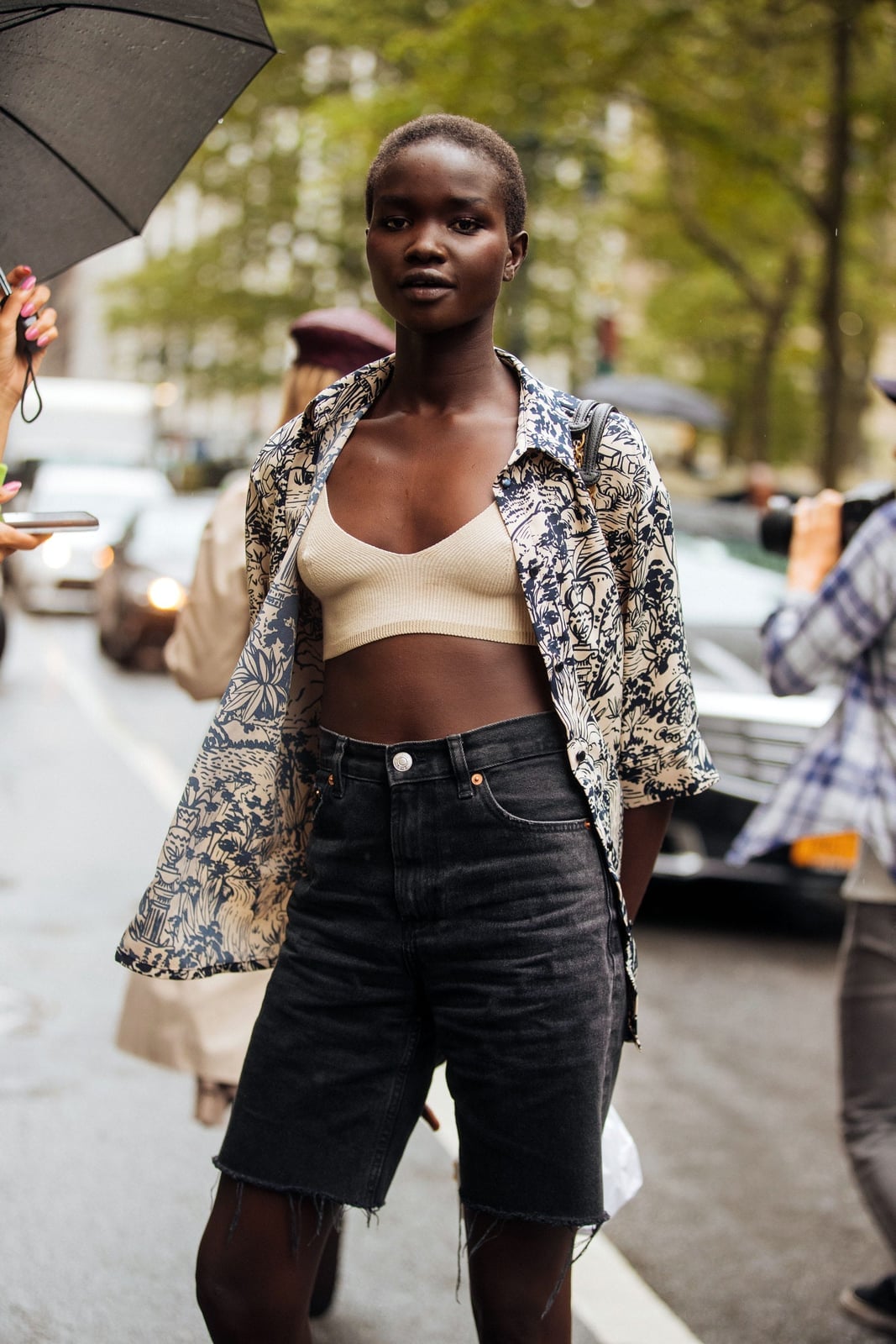 Printed Open Shirt Over Cropped Knit Top and Denim Shorts Printed Open Shirt Over Cropped Knit Top and Denim Shorts — Trendy Outfit Ideas