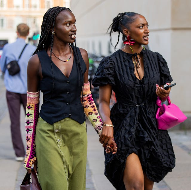 Black Waistcoat Over Green Skirt with Patterned Arm Warmers Black Waistcoat Over Green Skirt with Patterned Arm Warmers — Trendy Outfit Ideas
