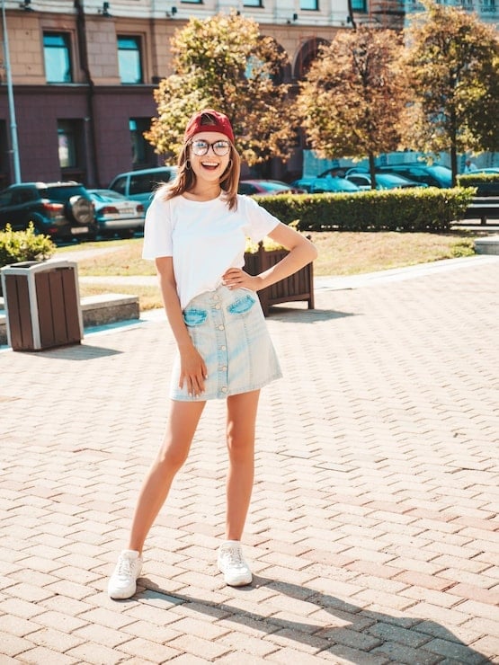 White T-Shirt With Light Wash Denim Mini Skirt White T-Shirt With Light Wash Denim Mini Skirt — Trendy Outfits for Teens