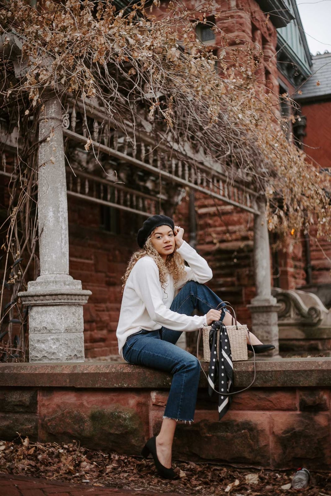White Sweater With Cropped Jeans and Beret White Sweater With Cropped Jeans and Beret — Trendy Parisian Style