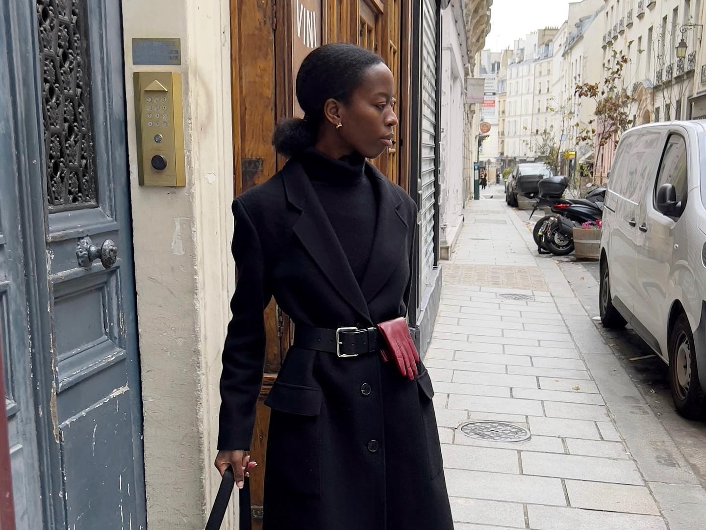 Oversized Wool Coat Over Turtleneck With Belt Oversized Wool Coat Over Turtleneck With Belt — Trendy Parisian Style