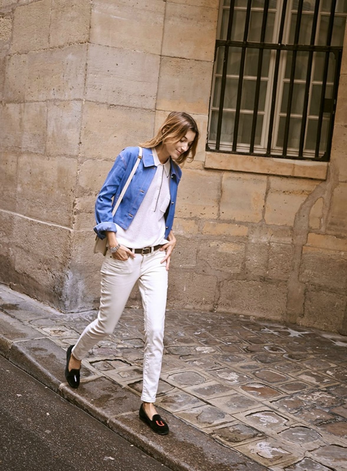 Denim Jacket Over Collared Shirt With White Jeans Denim Jacket Over Collared Shirt With White Jeans — Trendy Parisian Style