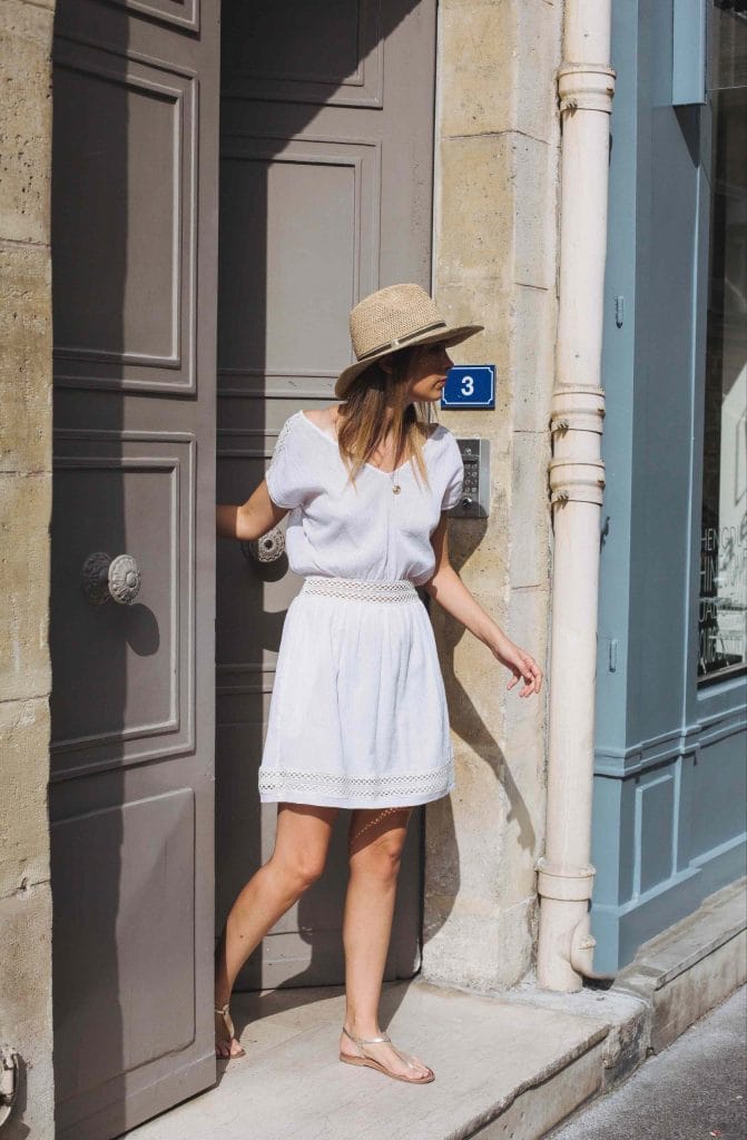 Linen A-Line Dress With Fedora Hat Linen A-Line Dress With Fedora Hat — Trendy Parisian Style