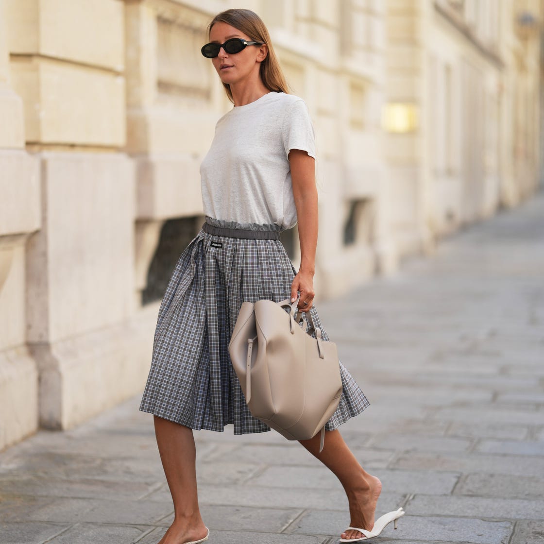 Plaid Pleated Midi Skirt With T-Shirt and Belt Plaid Pleated Midi Skirt With T-Shirt and Belt — Trendy Parisian Style