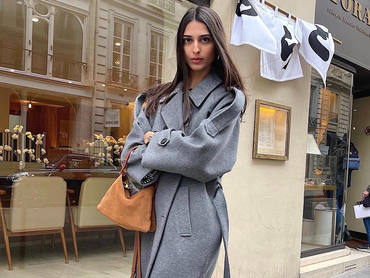 Oversized Grey Coat and Sweater Ensemble — Trendy Peacoat Outfits