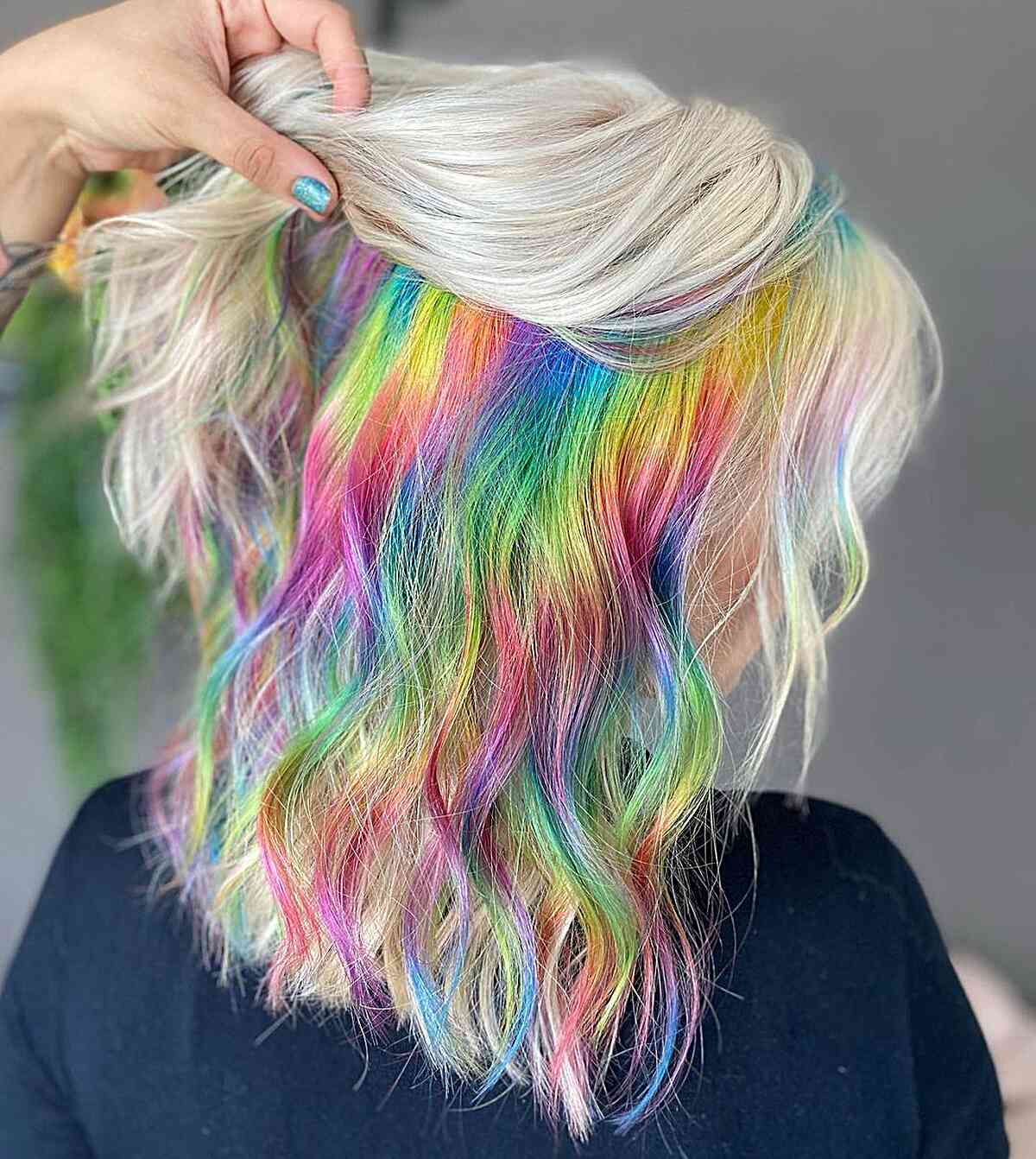 Collarbone Layers With Pink Peekaboo Collarbone Layers With Pink Peekaboo — Trendy Peekaboo Hair Color