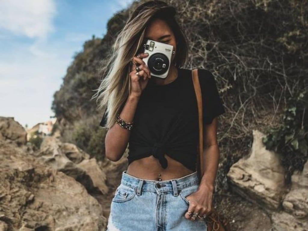 Casual Black T-Shirt and Light Blue Denim Shorts — Trendy Photoshoot Outfits