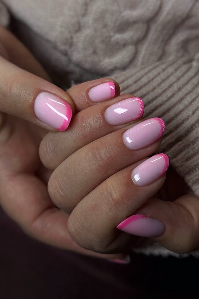 Short Oval Light Pink With Glitter French Tip — Trendy Pink Nails