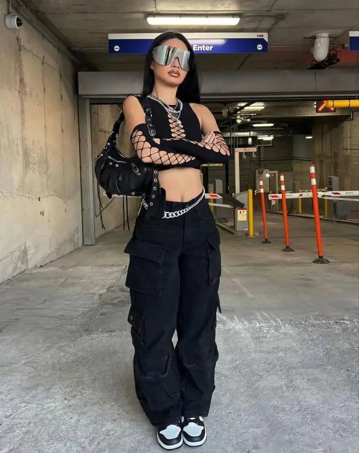 Oversized Black Cargo Pants with Fishnet Arm Warmers — Trendy Rave Outfits