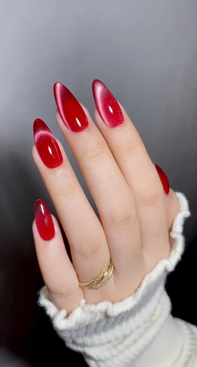 Trendy Magnetic Manicure: Red Cat Eye Almond Nails