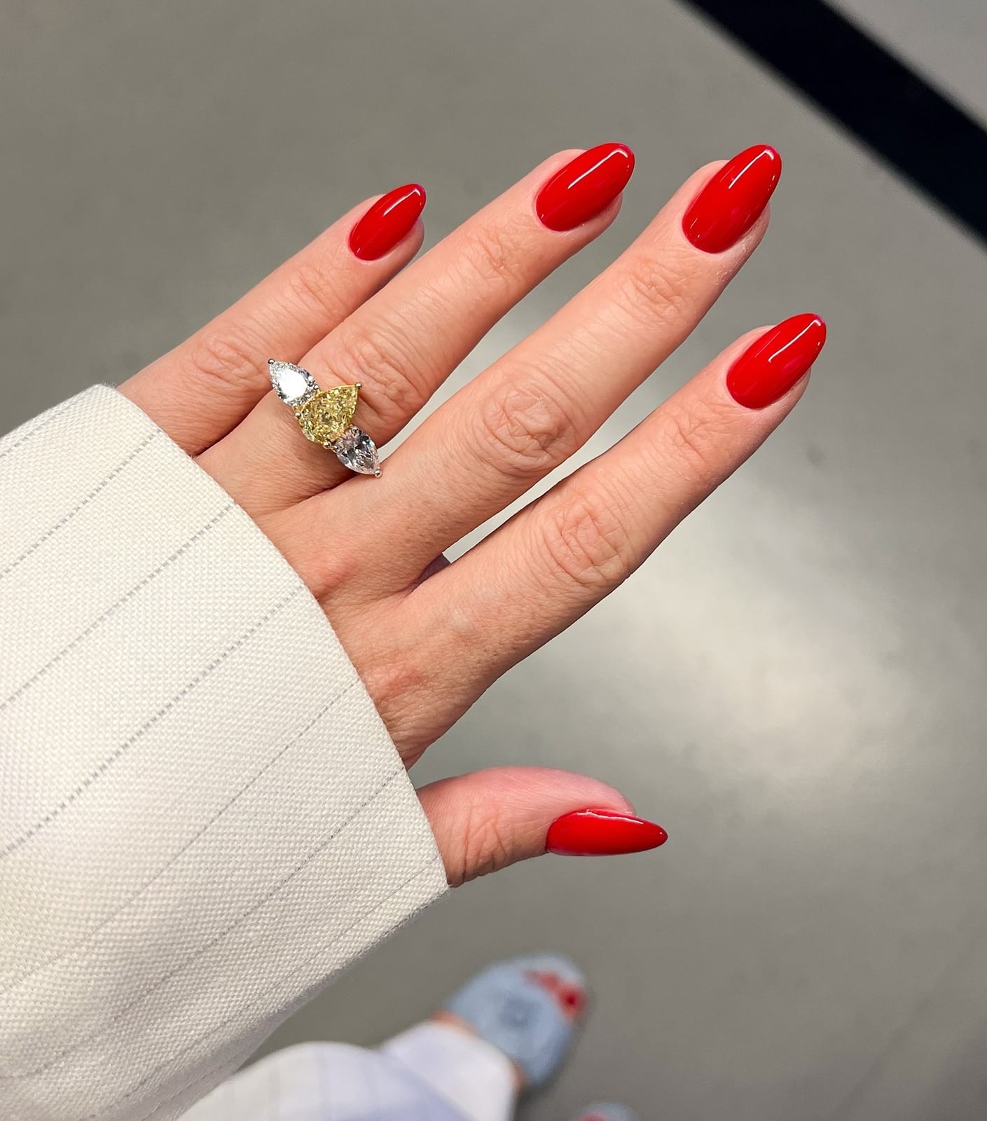 Vibrant Red Glossy Medium Almond Nails Vibrant Red Glossy Medium Almond Nails — Trendy Red Almond Nails