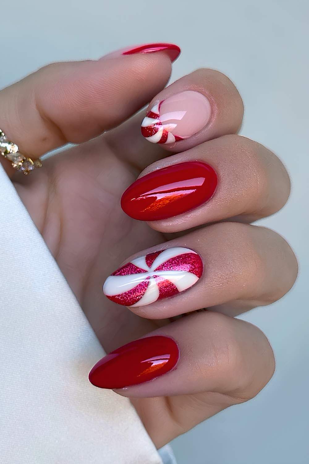 Red White Candy Cane Glitter Medium Almond Nails Red White Candy Cane Glitter Medium Almond Nails — Trendy Red Almond Nails