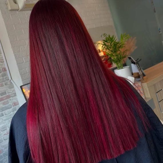 Collarbone Shag In Vibrant Cherry Red Collarbone Shag In Vibrant Cherry Red — Trendy Red Hairstyles