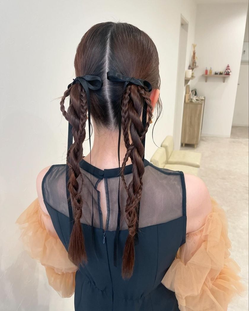 Dark Brown Wavy Braids With Black Ribbon Bows Dark Brown Wavy Braids With Black Ribbon Bows — Trendy Ribbon Braids
