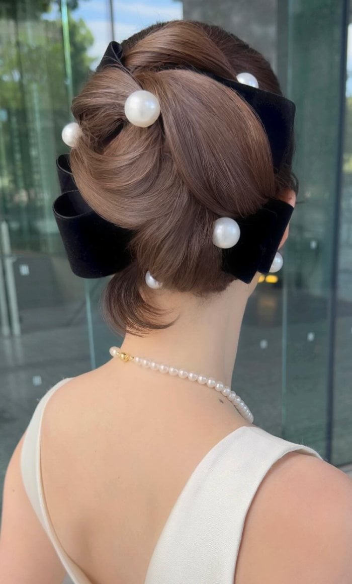 Chin Length Twisted Bun With Velvet Ribbons — Trendy Ribbon Hair