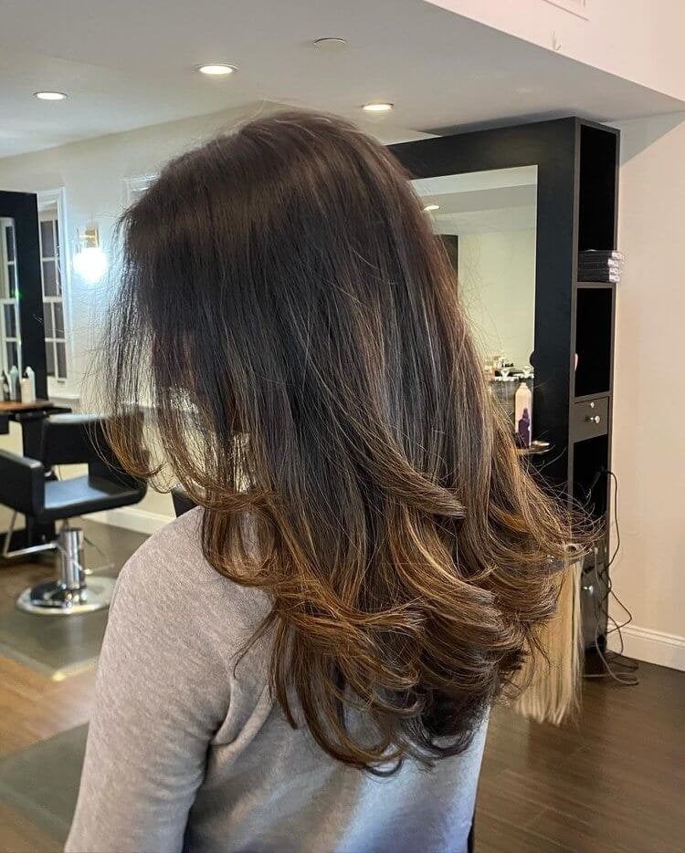 Collarbone Length With Caramel Highlights Collarbone Length With Caramel Highlights — Trendy Rich Brunette