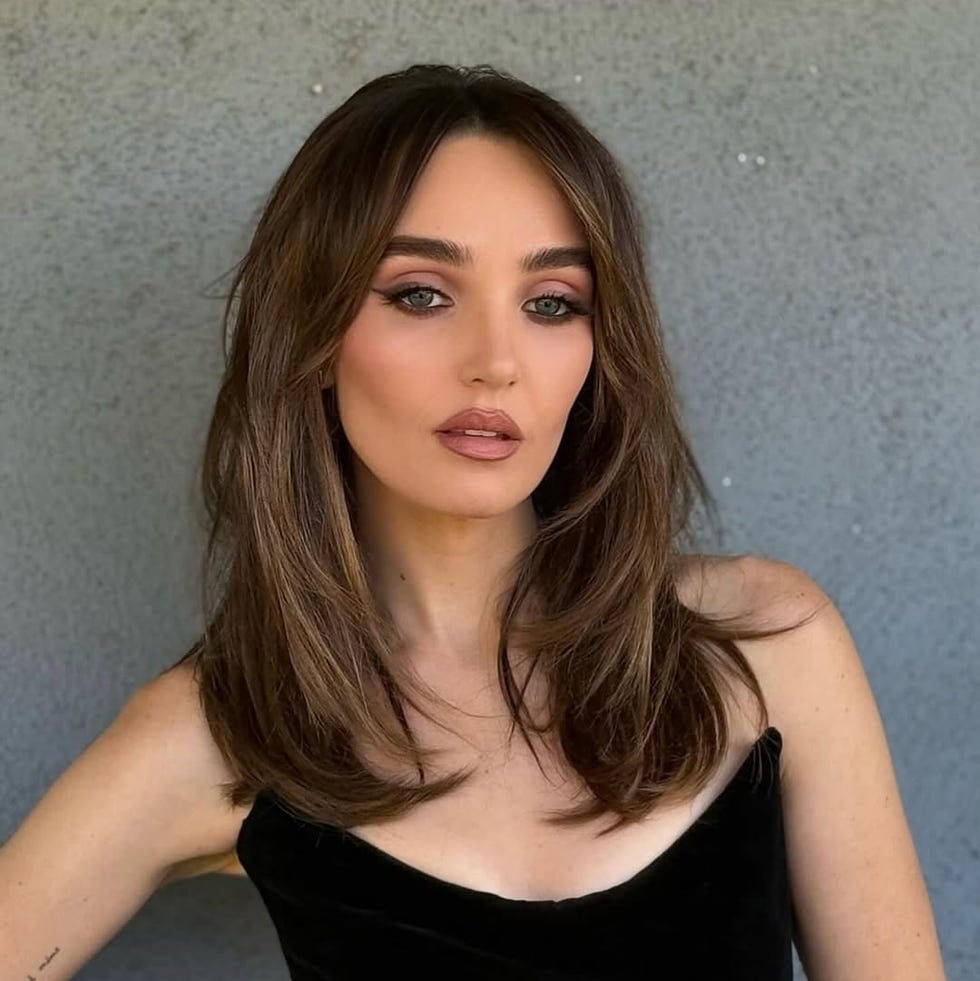 Collarbone Length With Prominent Curtain Bangs Collarbone Length With Prominent Curtain Bangs — Trendy Rich Brunette