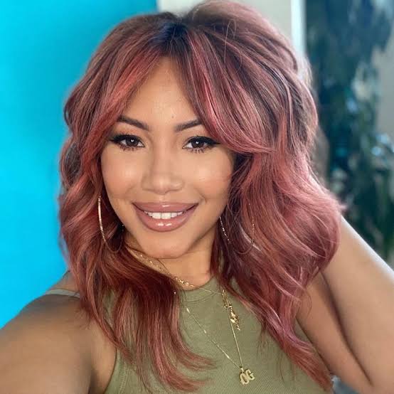 Collarbone Layers With Rose Gold Balayage — Trendy Rose Gold Hair