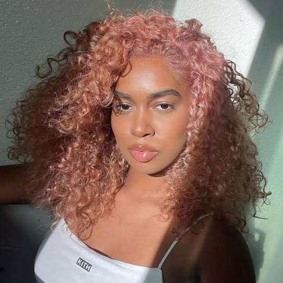 Collarbone Curly Rose Gold Hair, Layers — Trendy Rose Gold Hair