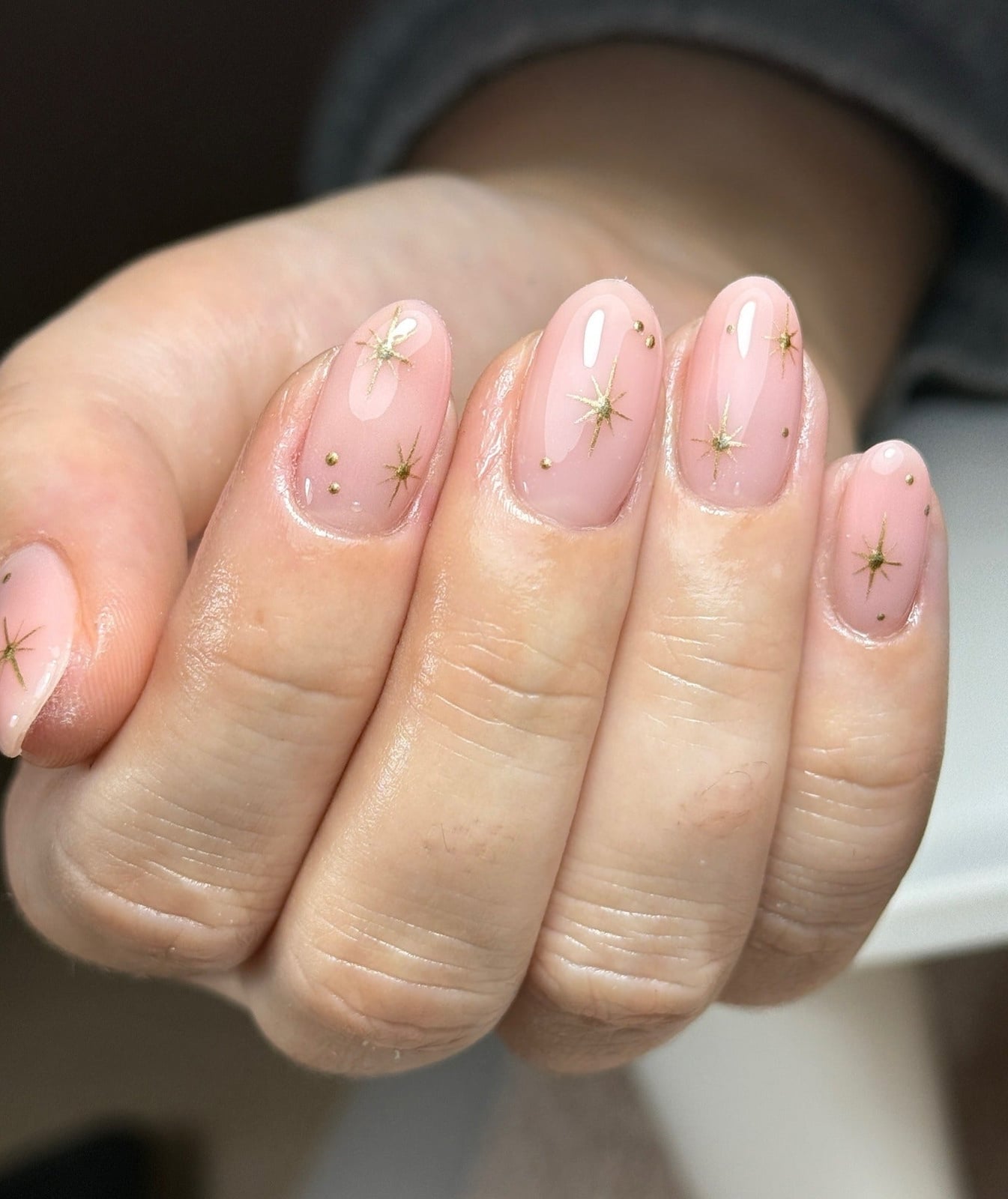 Sheer Pink Gold Foil Accent Round Nails Sheer Pink Gold Foil Accent Round Nails — Trendy Round Nails