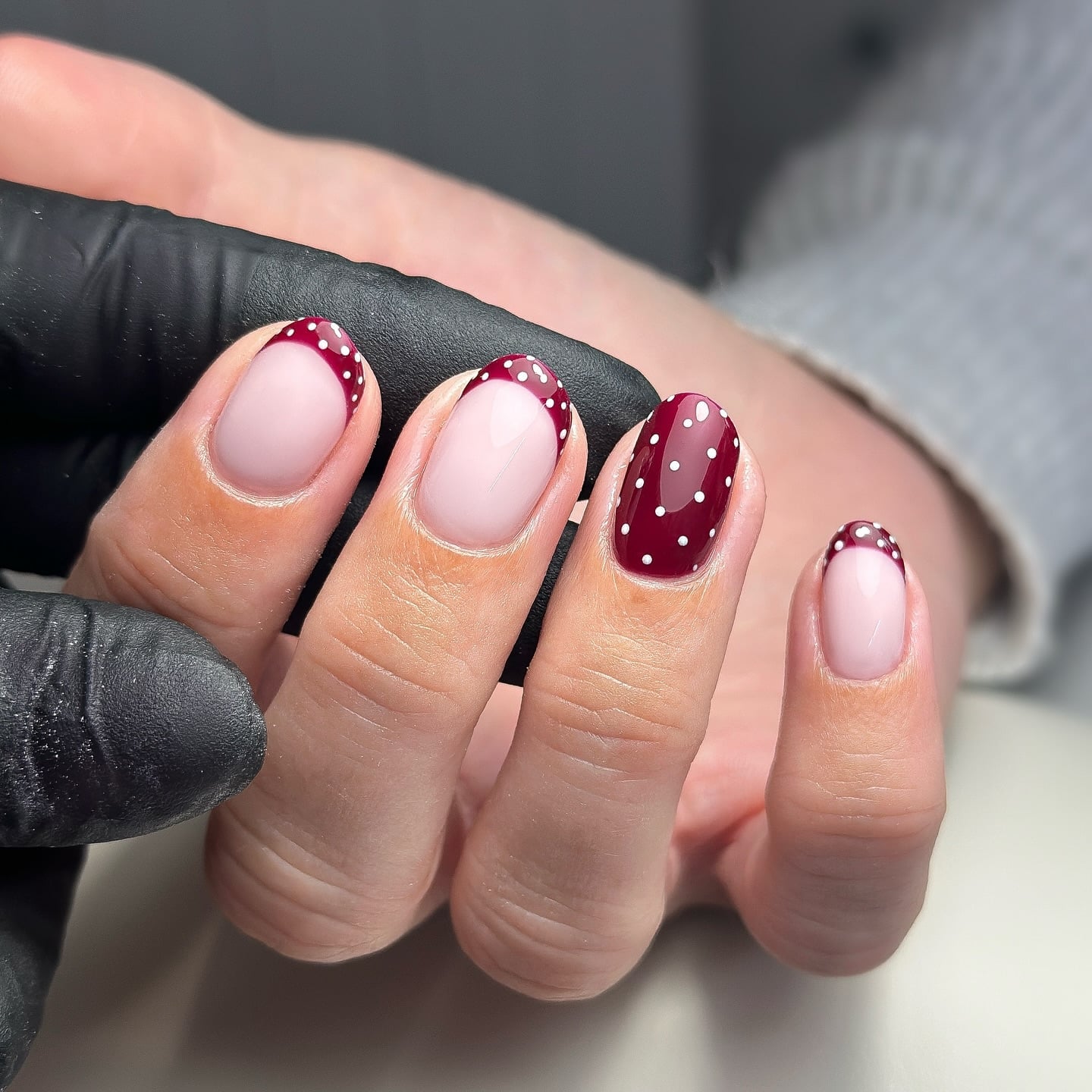 Burgundy Dot French Tip Round Nails Burgundy Dot French Tip Round Nails — Trendy Round Nails