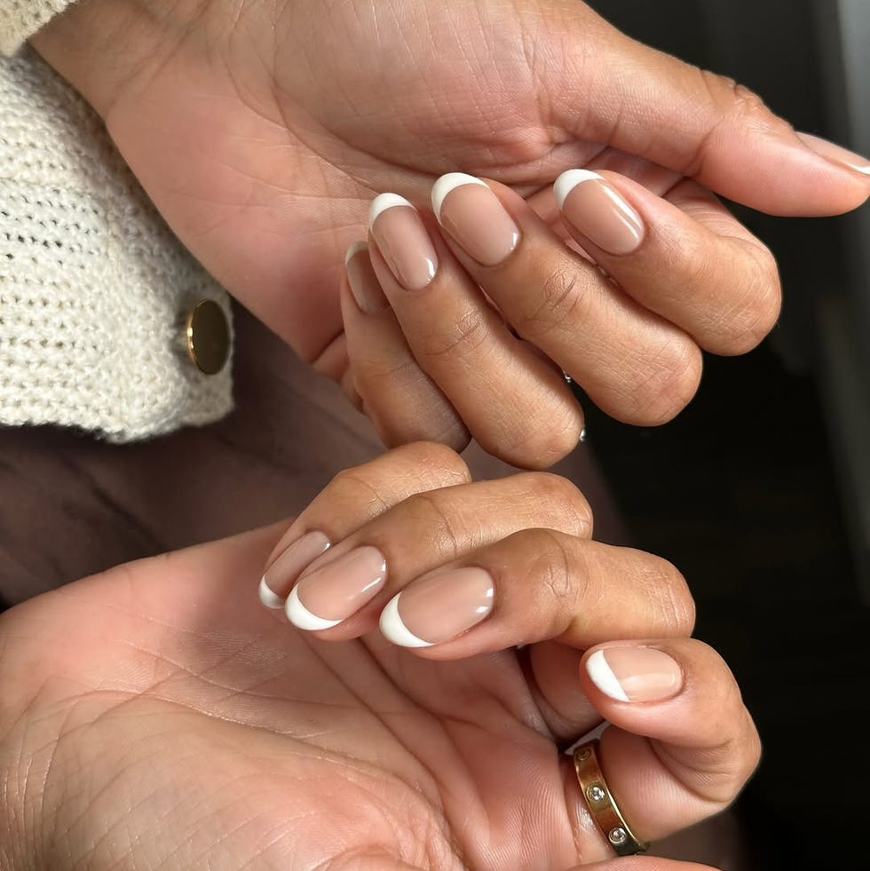 Short Almond Classic French Manicure Short Almond Classic French Manicure — Trendy Round Nails