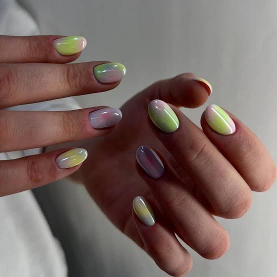 Color Gradient Glossy Round Nails Color Gradient Glossy Round Nails — Trendy Round Nails