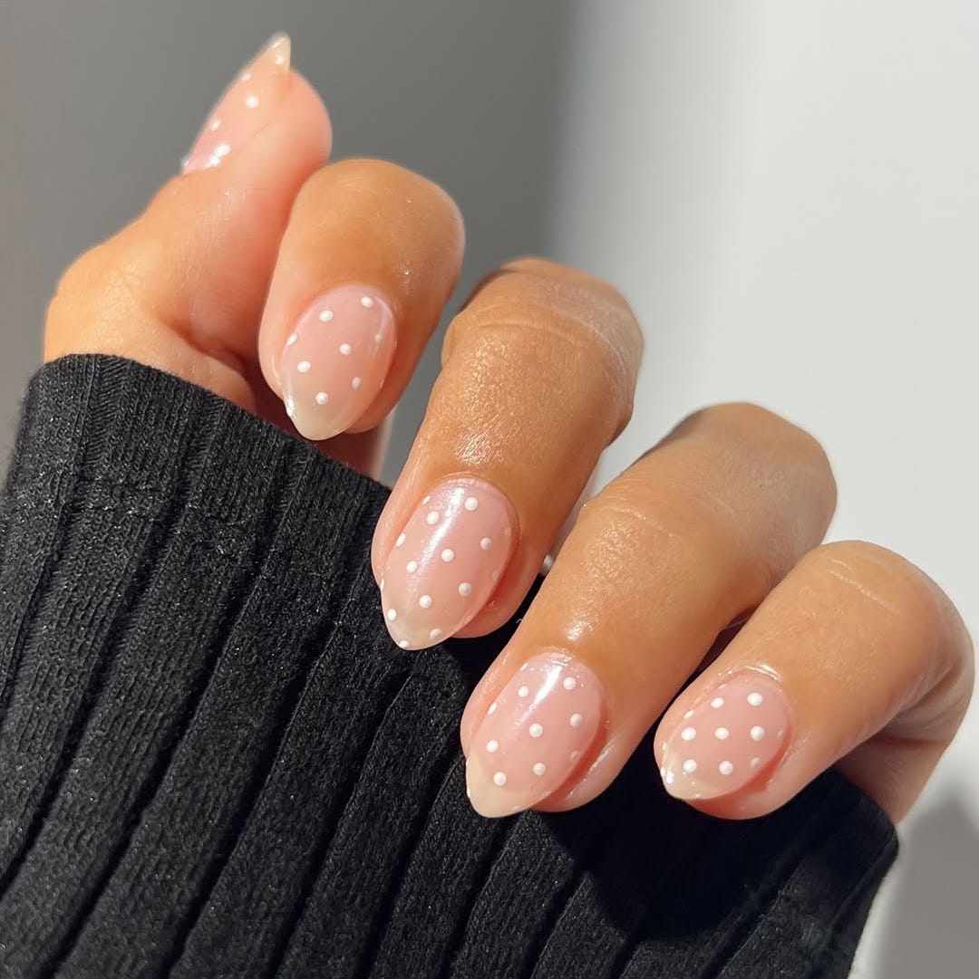 Sheer Pink White Polka Dot Round Nails Sheer Pink White Polka Dot Round Nails — Trendy Round Nails