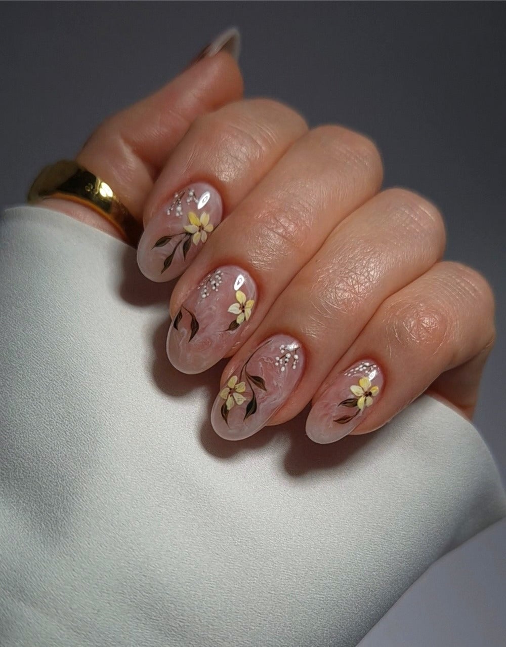 Sheer Pink Horizontal Line Round Nails Sheer Pink Horizontal Line Round Nails — Trendy Round Nails