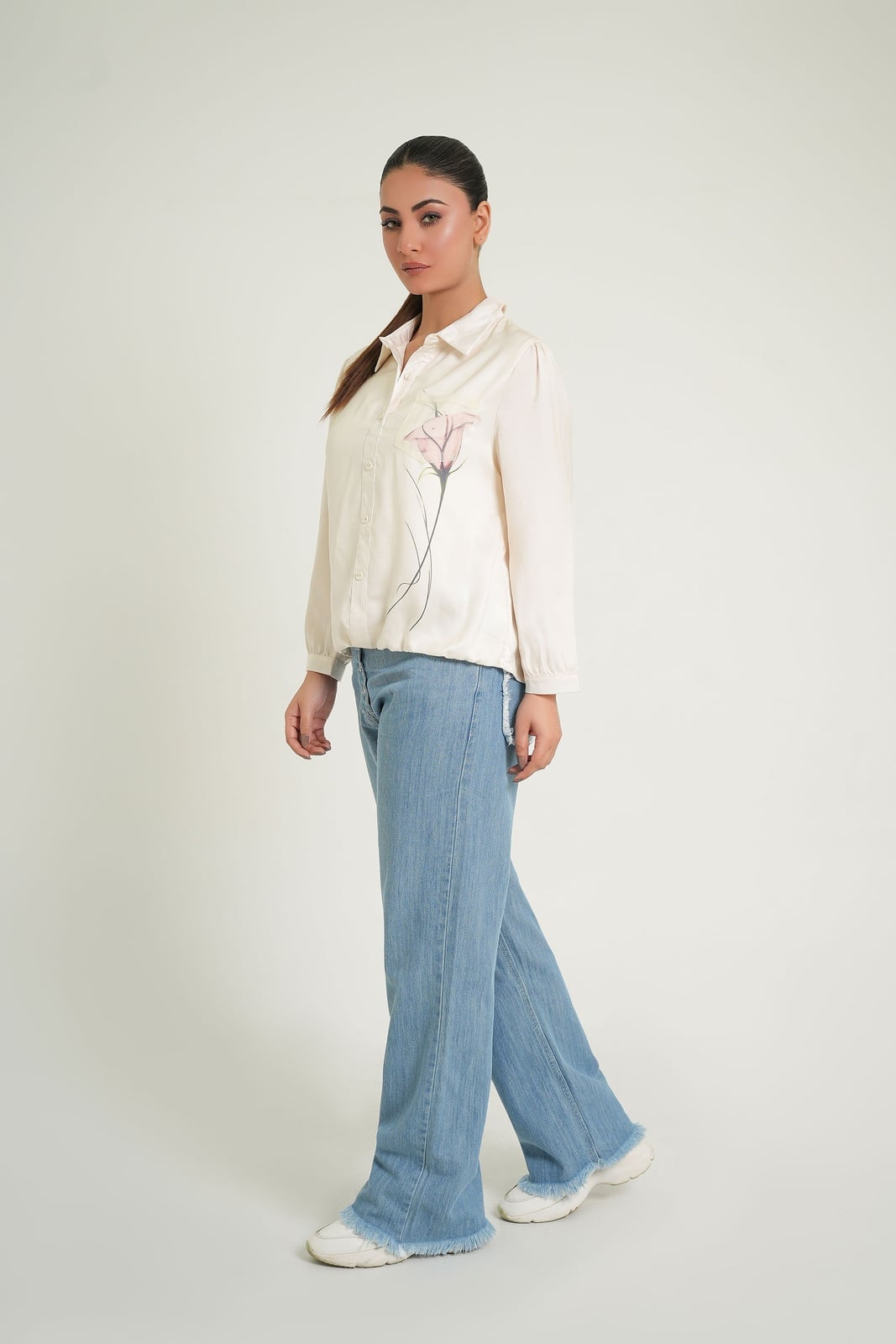 Cream Floral Print Satin Shirt with Jeans Cream Floral Print Satin Shirt with Jeans — Trendy Satin Top Outfits