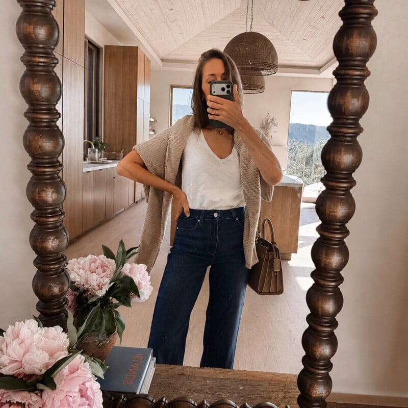 Beige Cardigan and Dark Wash Jeans Beige Cardigan and Dark Wash Jeans — Trendy School Outfits