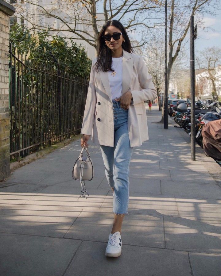 Beige Blazer and Light Blue Straight-Leg Jeans Beige Blazer and Light Blue Straight-Leg Jeans — Trendy School Outfits