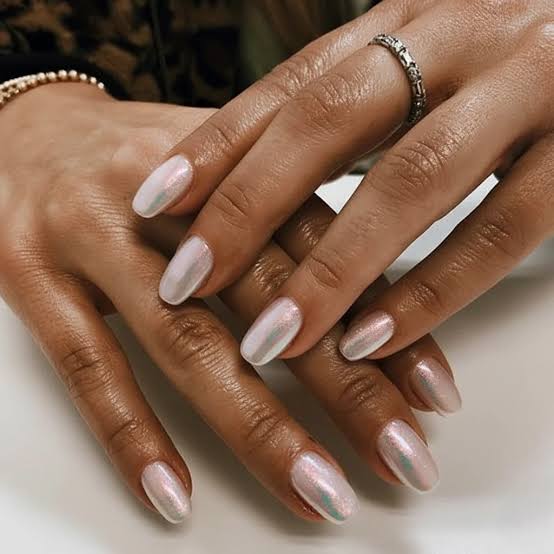 Milky Iridescent Chrome Short Almond Nails — Trendy Short Acrylic Nails
