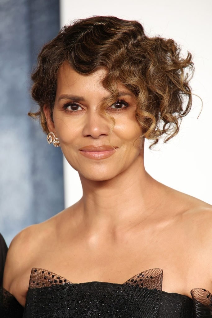 Chin Length Bob With Natural Texture — Trendy Short Curly Hair